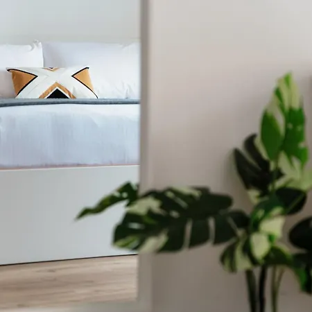 By Quokka 360 - Flats On Piazza Grande ロカルノ